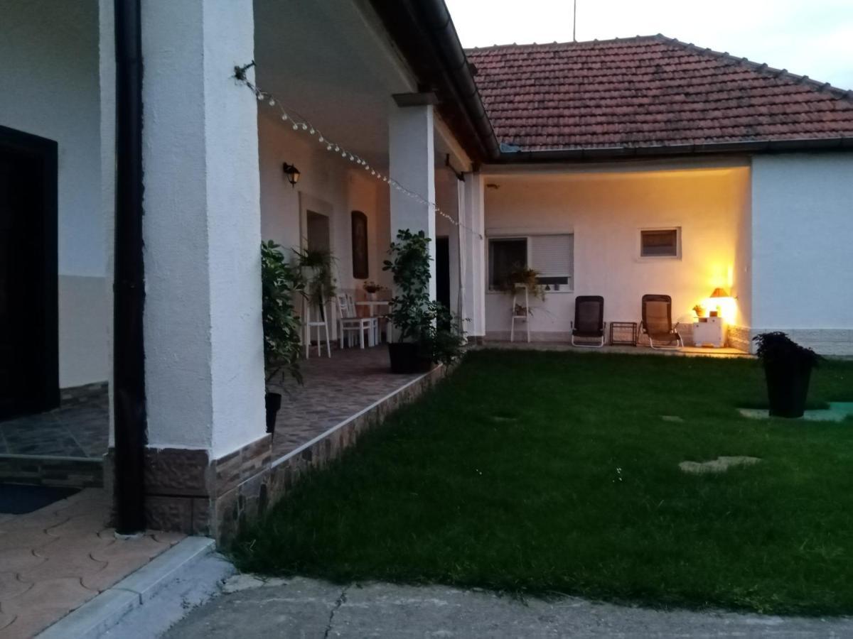 Apartman Katarina Backi Monostor Esterno foto